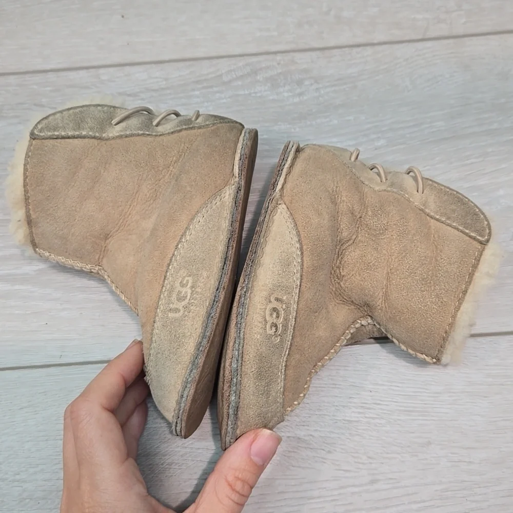 UGG Australia 5206 Leather Sheepskin Kids Boots Shoes Sz M